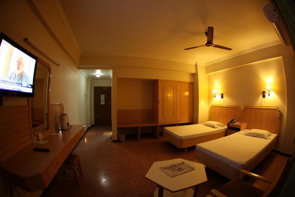 Femina Hotel Tiruchirappalli Экстерьер фото