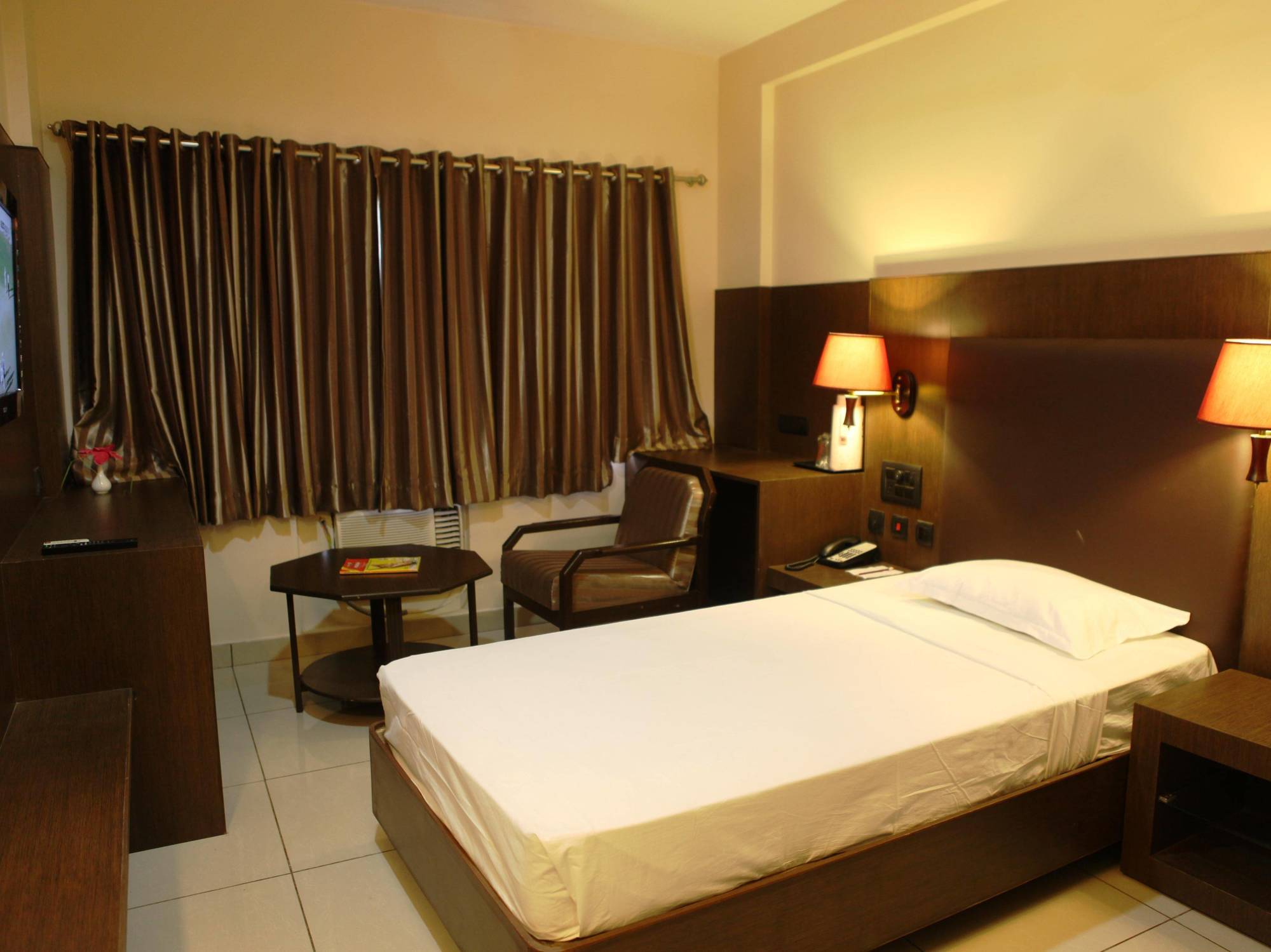 Femina Hotel Tiruchirappalli Экстерьер фото